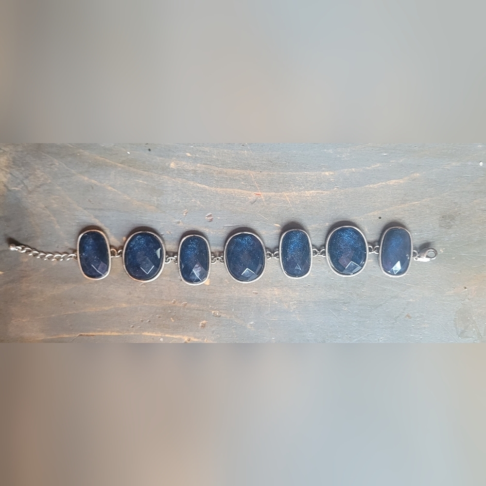 Avon Signed Blue Shimmer Faceted Oval Link Bracelet